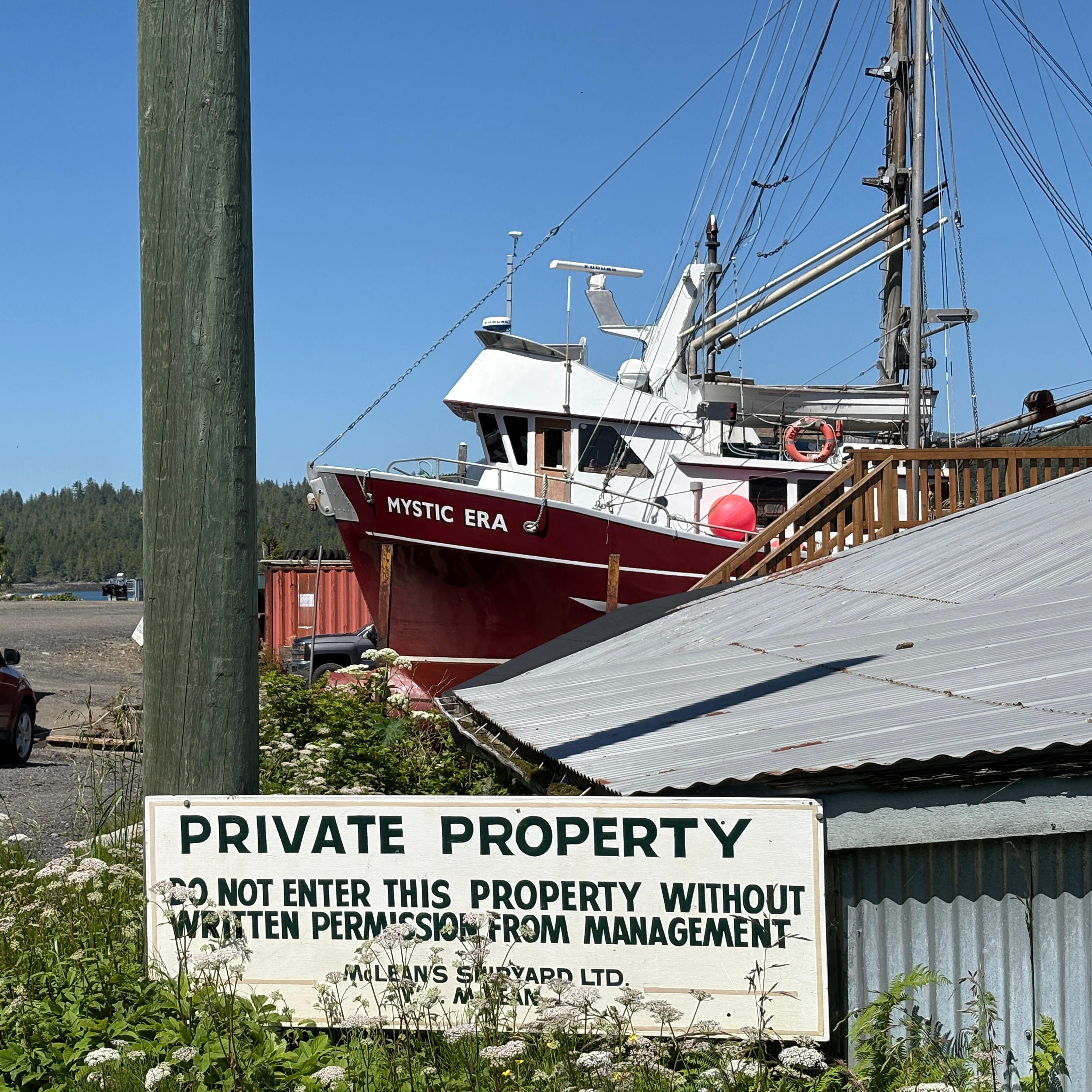 image of a yellow boat